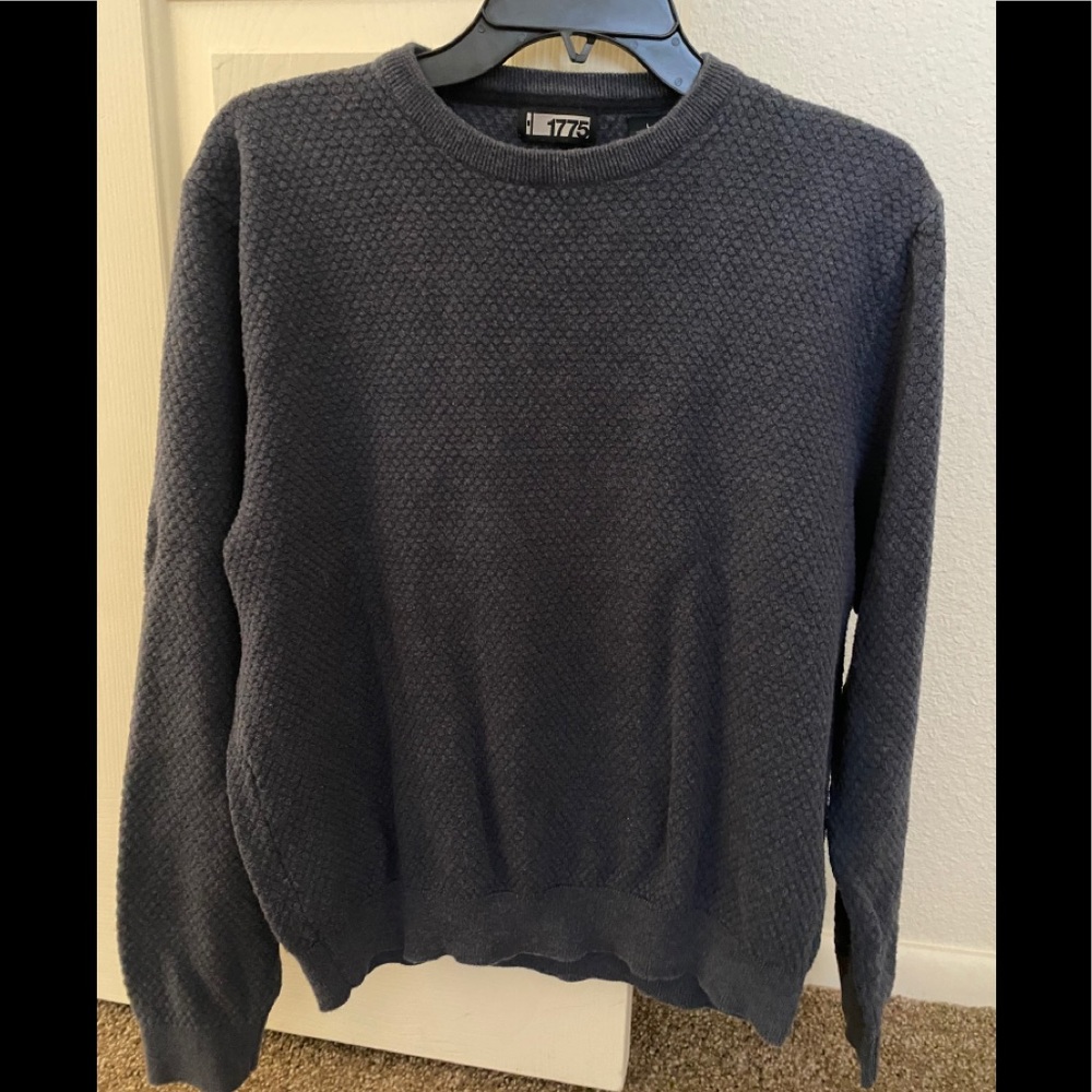 Long sleeve sweater. Navy blue